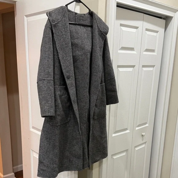 Elegant Black and White Houndstooth Hooded Coat - Picture 1 of 9